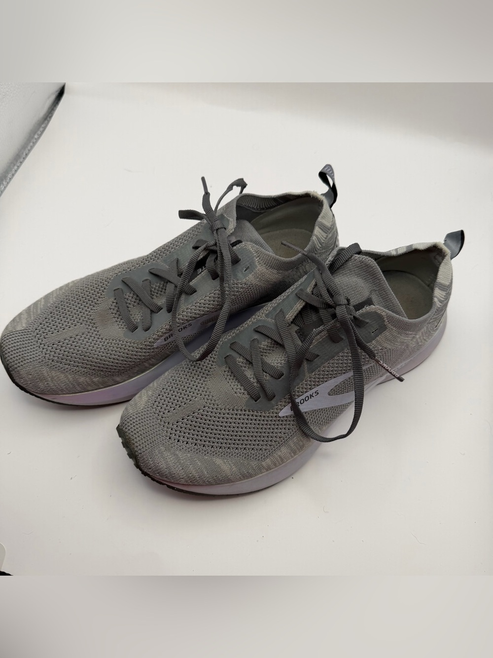 Brooks Levitate 2 Women’s Size 9.5 Gray Knit Running Shoes DNA AMP Active